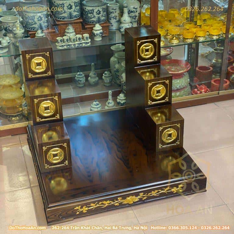 Đế Kê Bàn Thờ Thần Tài Xoan Vân Sen Dát Vàng Và Bục Tam Cấp Bàn Thờ Thần Tài Xoan Vân Đục Tiền Dát Vàng