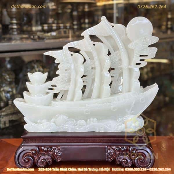 Thuyền Buồm Bạch Ngọc