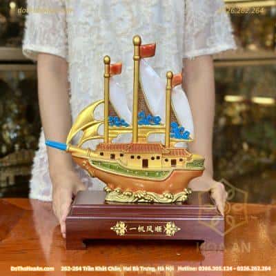 Thuyền Buồm Ngũ Sắc Vàng