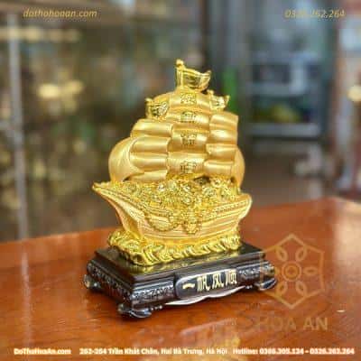 Thuyền buồm vàng kim nhỏ1