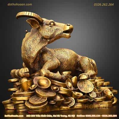 Trâu Đồng Nằm Trên Tiền Vàng