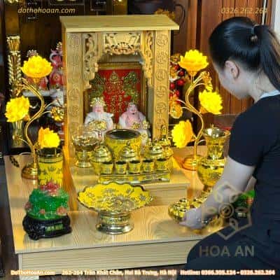 Bộ Ban Thờ Thần Tài Gỗ Công Nghiệp Sứ Men Vàng Kim Sa