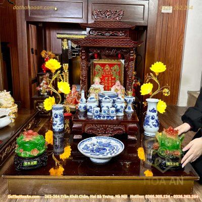 Bộ Ban Thờ Thần Tài Gỗ Xoan 2 Mái Chùa Màu Nâu Sứ Men Lam