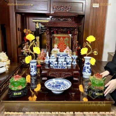 Bộ Ban Thờ Thần Tài Gỗ Xoan 2 Mái Chùa Màu Nâu Sứ Men Trắng