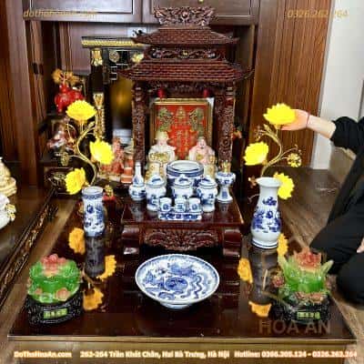Bộ Ban Thờ Thần Tài Gỗ Xoan 2 Mái Chùa Màu Nâu Sứ Men Trắng