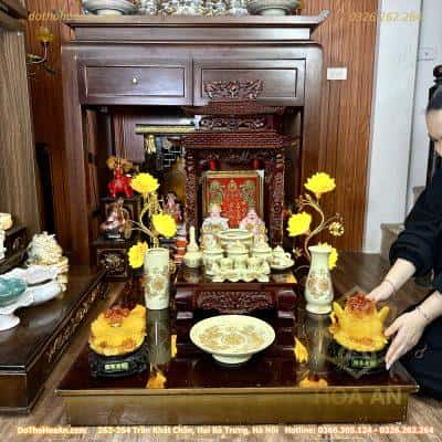 Bộ Ban Thờ Thần Tài Gỗ Xoan 2 Mái Chùa Màu Nâu Sứ Men Vàng Ngà