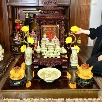 Bộ Ban Thờ Thần Tài Gỗ Xoan 2 Mái Chùa Màu Nâu Sứ Men Vàng Ngà