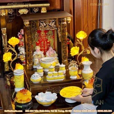 Bộ Ban Thờ Thần Tài Gỗ Xoan Sứ Vân Đá Vàng