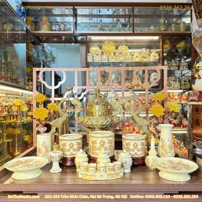 Bộ Đồ Thờ Gia Tiên Đỉnh Đồng Vàng Kết hợp Sứ Vàng Ngà - Bộ Đồ Thờ Cho Ban 107cm - 127cm