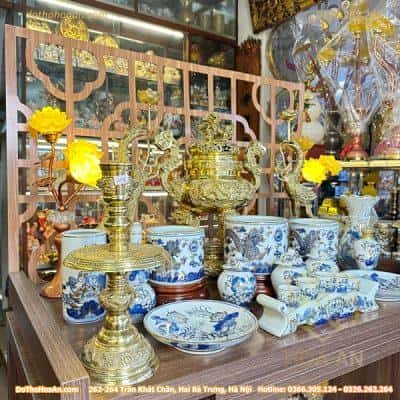 Bộ Đồ Thờ Gia Tiên Ngũ Sự Kết Hợp Sứ Men Lam Vẽ Vàng 24K – Bộ Đồ Thờ Phù Hợp Với Ban 107cm – 127cm1