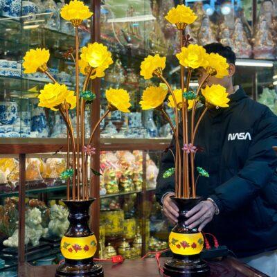 Đèn Thờ Hoa Sen Lưu Ly 7 Bông Thân Ngọc Đen