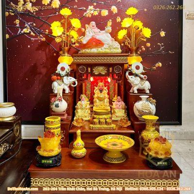 Bộ Ban Thờ Thần Tài Hiện Đại Gỗ Sồi Triện Sen Dát Vàng Màu Hương Sứ Gấm Vàng