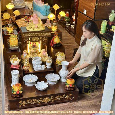 Bộ Bàn Thờ Thần Tài Hiện Đại Gỗ Sồi Triện Sen Dát Vàng Màu Nâu Sứ Hoa Sen Bạch Ngọc