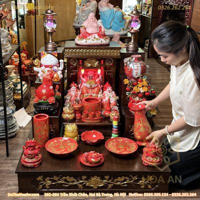 Bộ Bàn Thờ Thần Tài Hiện Đại Gỗ Sồi Triện Sen Dát Vàng Màu Nâu Sứ Đỏ Bát Tràng