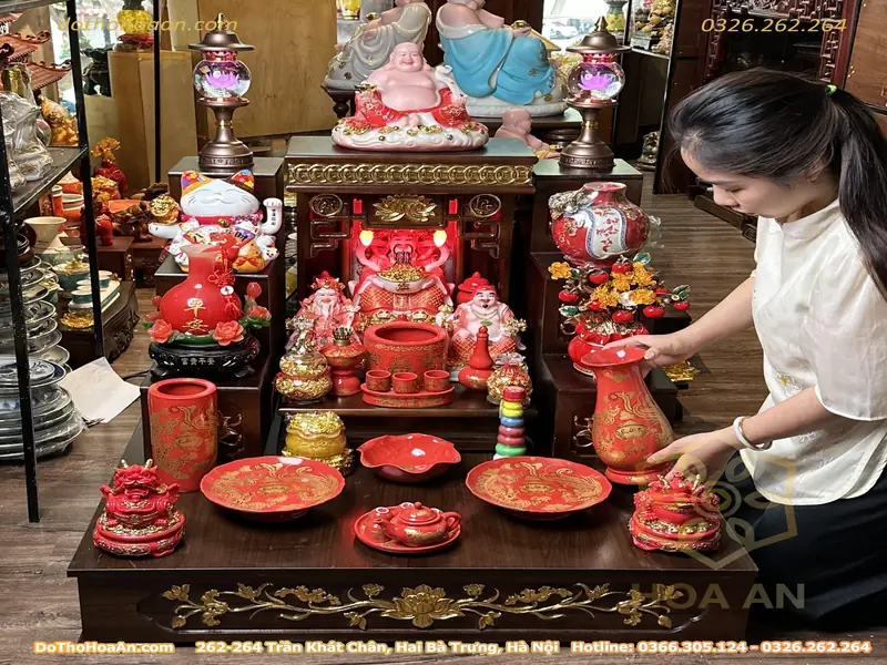 Gỗ sồi tự nhiên được lựa chọn làm chất liệu chính cho bộ bàn thờ