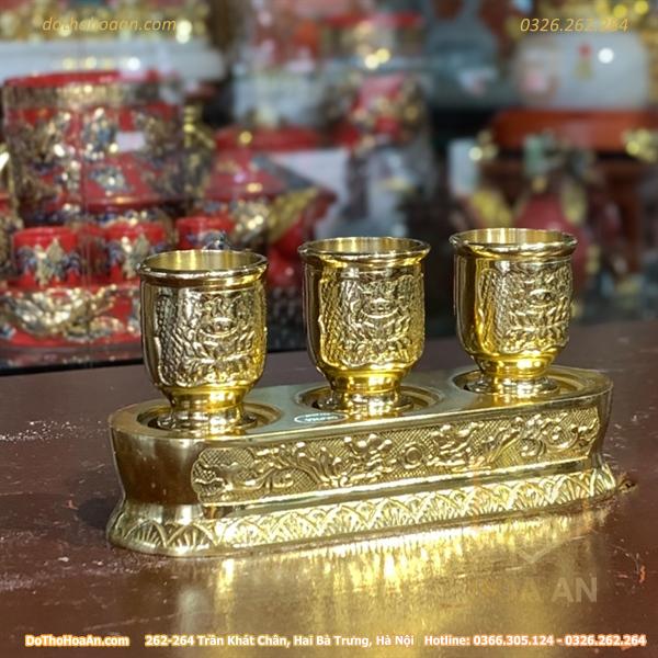 c01e2c5d3f3cc5994743708cec61c3575e21d2a6.jpg Kỷ/Khay Nước 3 Chén Đồng Vàng