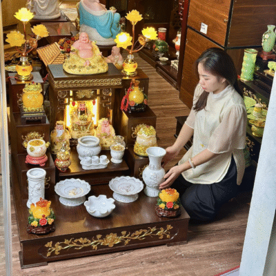 Đế Kê Bàn Thờ Thần Tài Gỗ Sồi Sen Dát Vàng