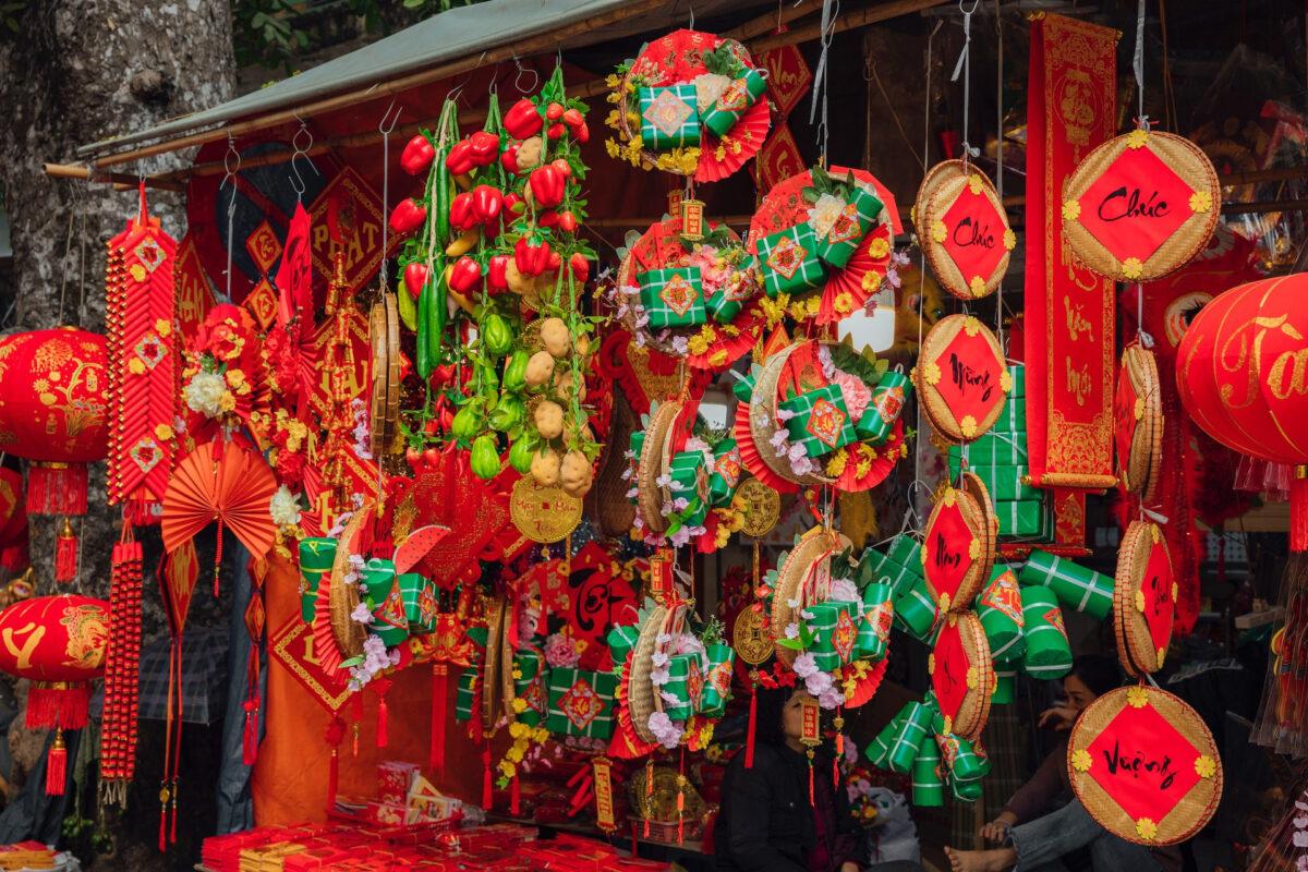 Biểu Tượng Ngày Tết: Giải Mã Ý Nghĩa Sâu Xa & Bí Quyết Trang Trí Đón Lộc Cả Năm!