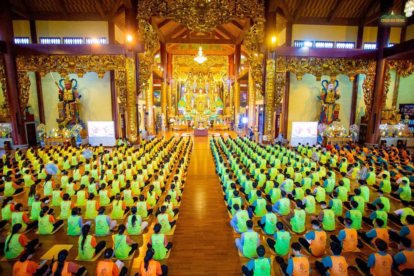 Khi đi chùa, gia chủ cần thành tâm để ứng nghiệm lời cầu nguyện