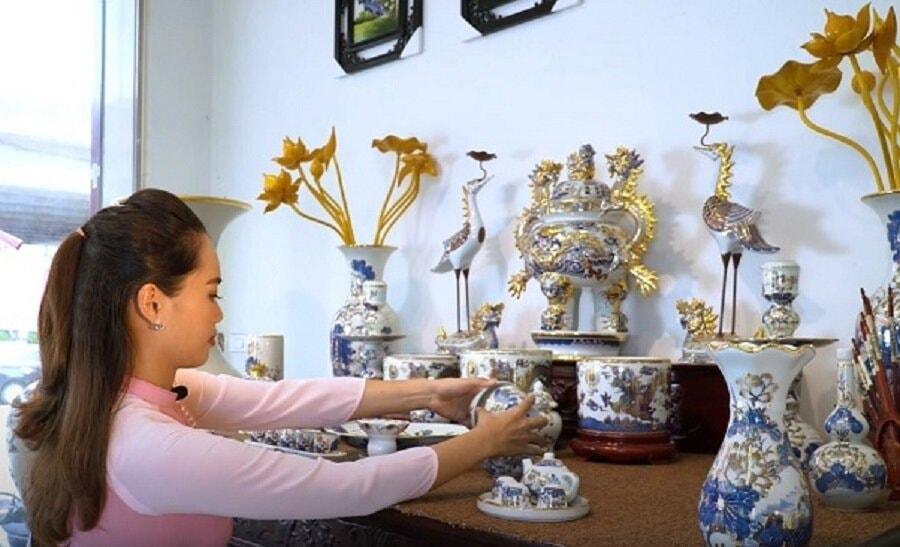 Lau bát hương đúng cách không xoay bát hương