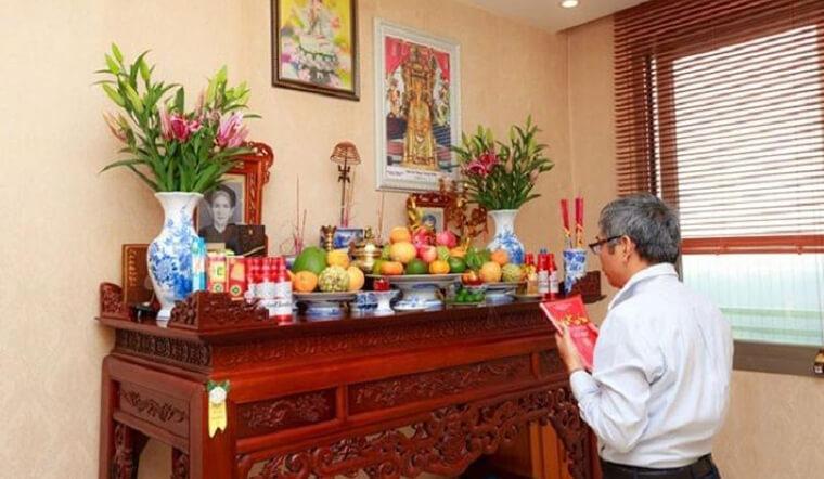 Phong thủy tối trọng Thiện niệm – Tâm lực. Dọn dẹp bàn thờ phải từ tốn, nhẹ nhàng, thành tâm kính lễ, không làm qua loa lấy lệ như hành chính.