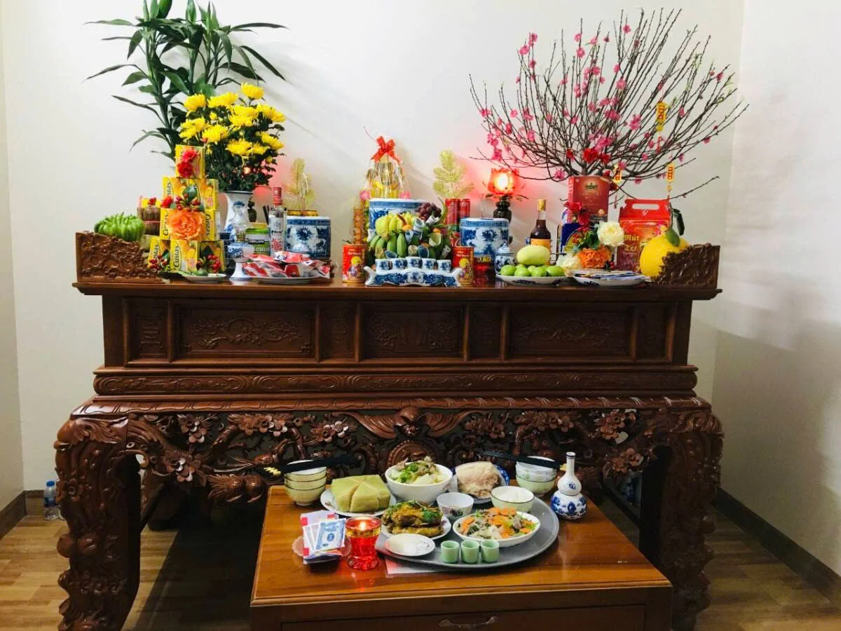 Có những loài hoa cấm kỵ đặt trên bàn thờ