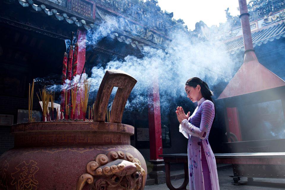 Đi chùa đầu năm để cầu an lành