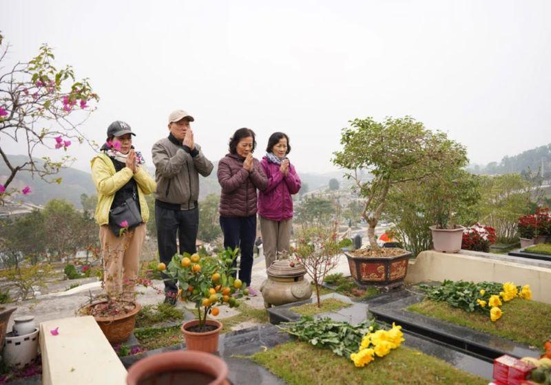 Tảo mộ tổ tiên trong những ngày đầu năm