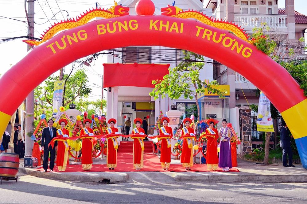 Khai trương, buôn bán đầu năm giúp thuận lợi tài vận