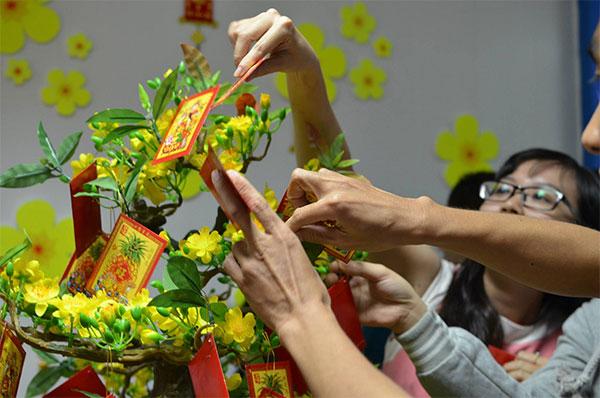 Hái lộc đúng cách giúp hút may mắn và tài lộc