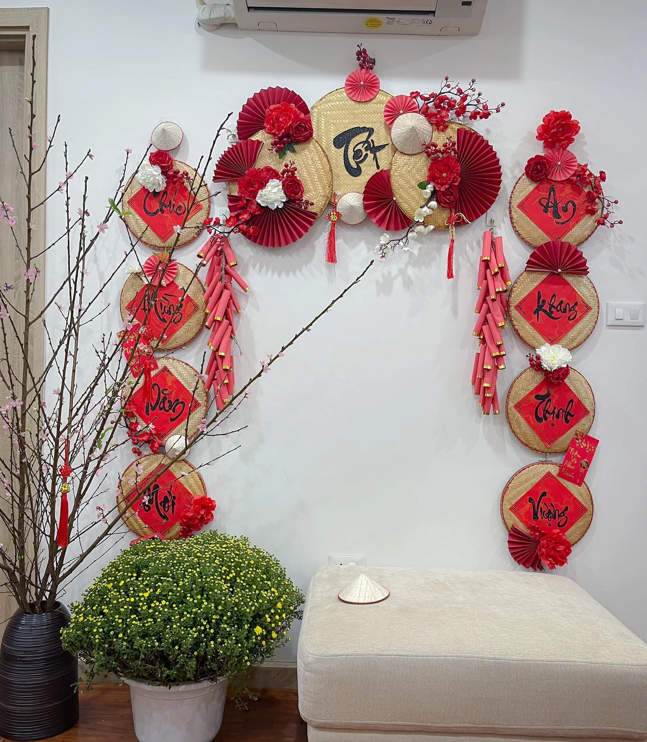 Trang trí cửa chính và mặt tiền ấn tượng ngày Tết