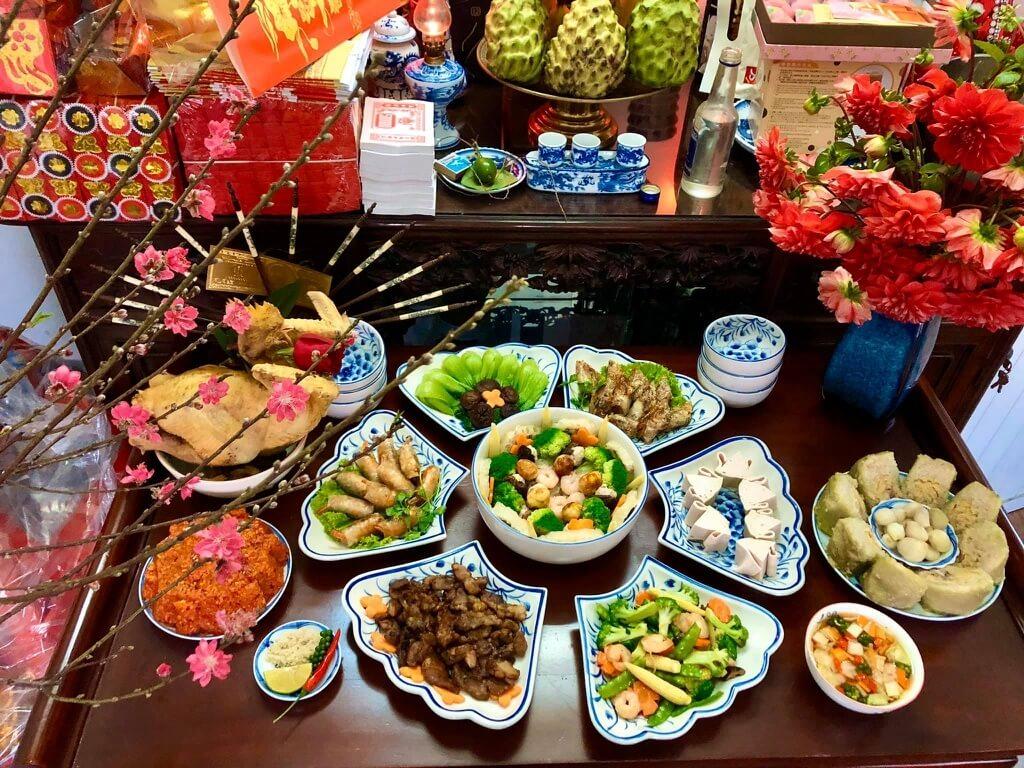 Trang trí bàn thờ gia tiên vào ngày tết