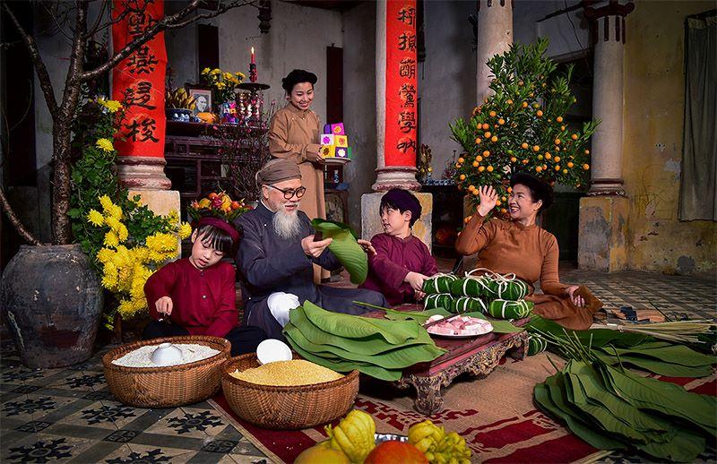 Tết Nguyên Đán là khoảng khắc chào đón năm mới với niềm tin về sức khỏe và tài lộc của người Việt